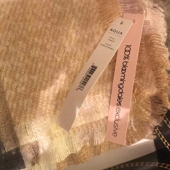 AQUA Boxed & Beautiful holiday gift! super soft scarf